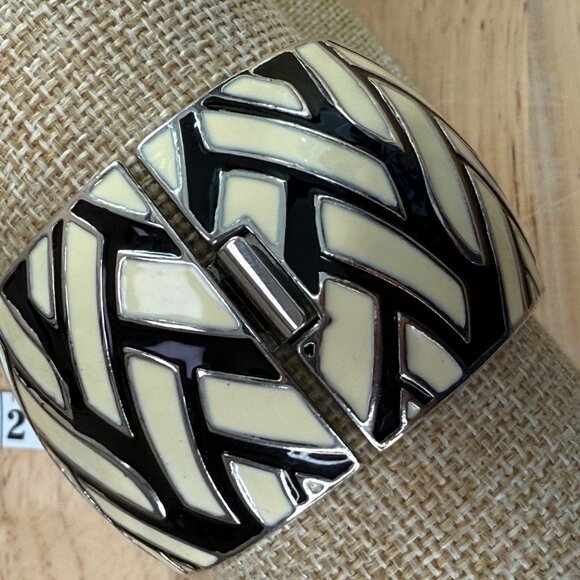 Banana Republic Herringbone Enamel Hinged Bracelet 5.5"-7.25" Adjustable Fit Cre - Picture 2 of 7
